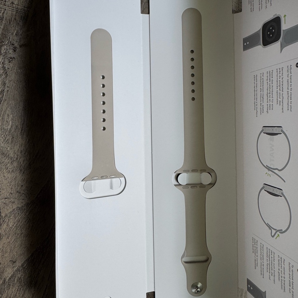 Apple Watch Series 7 45mm Aluminum Case with Sport Band - Starlight GPS EUC! - Picture 5 of 9